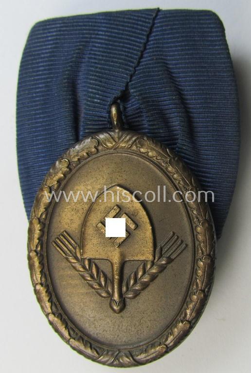 Superb - and not that easily found! - RAD (ie. 'Reichsarbeitsdienst'): 'Dienstauszeichnung 4. Stufe für Männer' (as was intended for 4 years loyal-service) and that comes mounted as a so-called: 'Einzelspange'