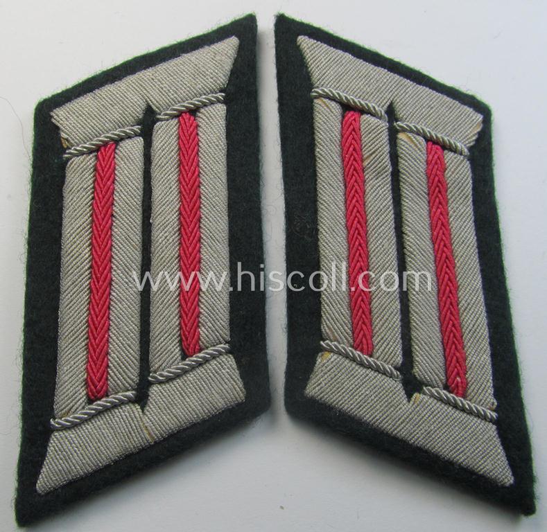 Attractive - and fully matching! - pair of WH (Heeres) collar-tabs (ie. 'Kragenspiegel für Offiziere') as was piped in the bright-pink-coloured branchcolour as was intended for usage by an: 'Offizier der Panzer o. Pz-Jäger-Truppen'