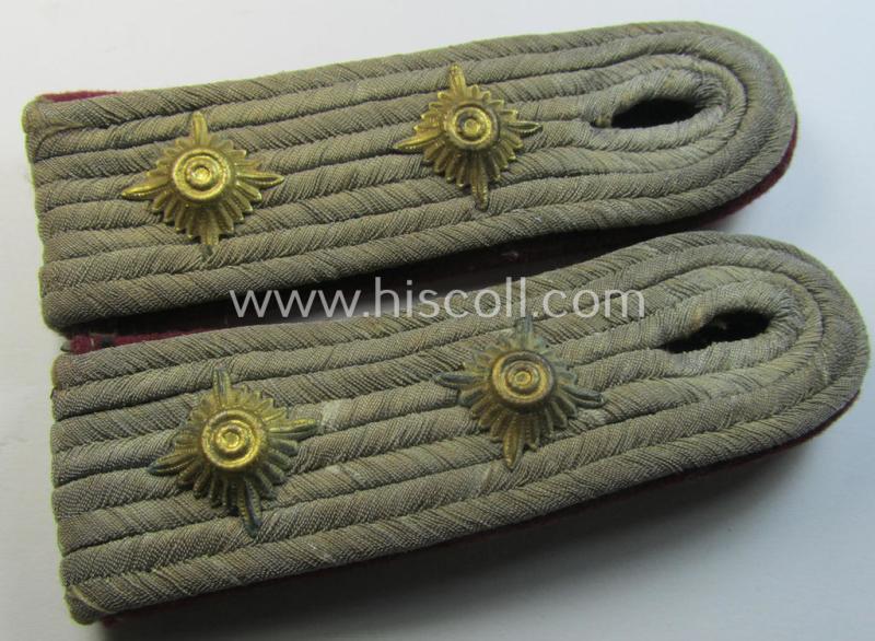 Superb - fully matching and just moderately worn! - pair of WH (Heeres) officers'-type shoulderboards as piped in the darker-purple-red- (ie. 'bordeaux-roter'-) coloured branchcolour as was intended for a: 'Hauptmann der Nebelwerfer-Truppen'