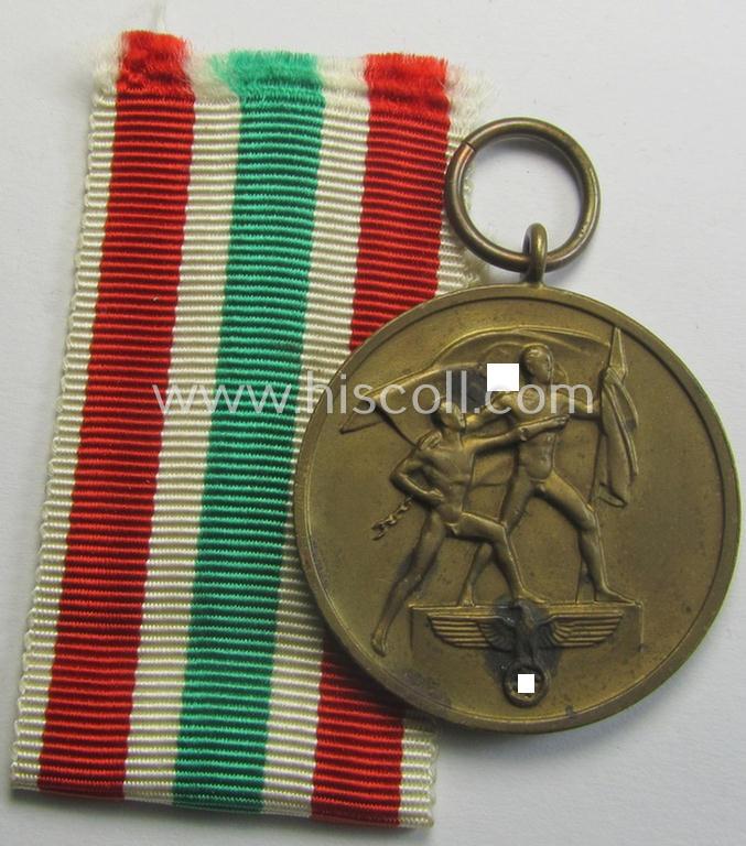 Superb, WH Memelland 'Anschluss'- (ie. occupation-) medal: '22 März 1939' (being a clearly used example of the so-called: 'slanted G'-type) that comes together with its original non-confectioned (albeit shortened) ribbon (ie. 'Bandabschnitt')