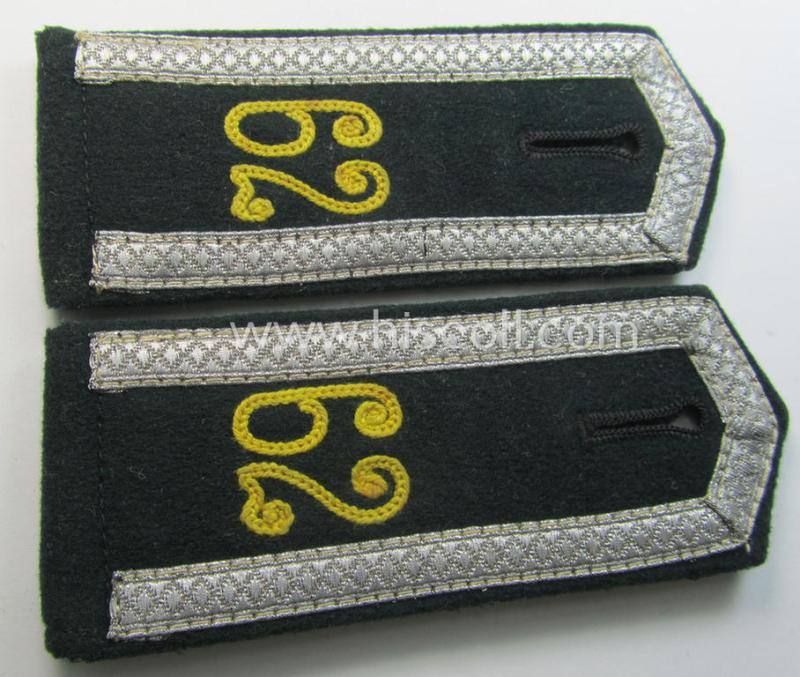 Pair of WH (Heeres), NCO-type shoulderstraps: 'Uffz. des Nachr.-Rgts. 62'