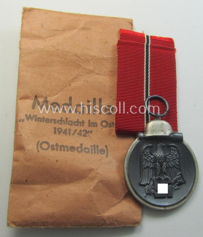 Superb medal-set: 'Winterschlacht im Osten 1941/42' as produced by the: 'Metall u. Kunststoff'-company being a non-maker-marked specimen that came stored in its original 'Zellstoff'-based pouch of issue as found