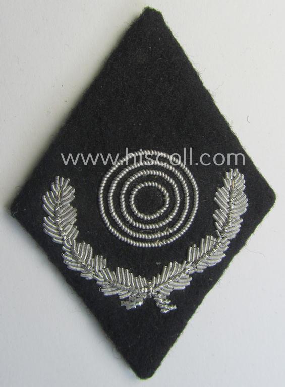 'SS'-related sleeve-diamond (ie.: 'Ärmelraute o. Schiessauszeichnung der 1. Stufe für Scharfschützen') being a very detailed- and hand-embroidered example that misses its 'RzM-Etiket'