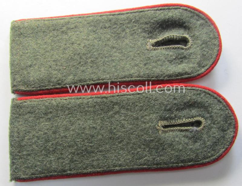Pair of WH (Heeres) EM-type shoulderstraps: 'Soldat eines (Sturm)Art.-Abtgs. o. Rgts.'