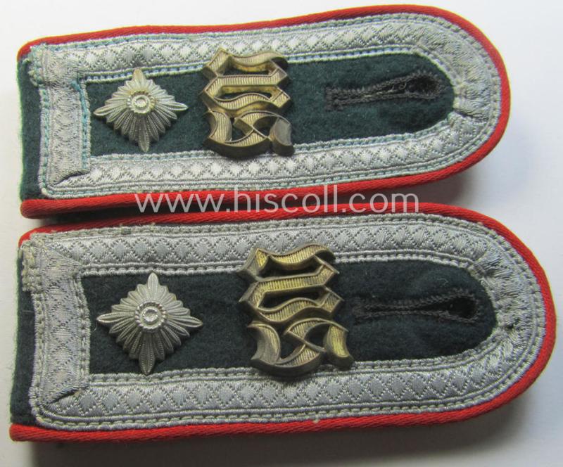 Pair of WH (Heeres) 'cyphered' NCO-type shoulderstraps: 'Fwbl. der Art. u. Mitglied einer Waffenschule'