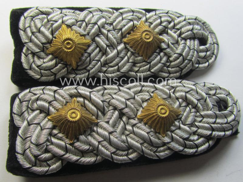 Pair of RAD (ie. 'Reichsarbeitsdienst') officers'-type shoulderboards (being of the 2nd pattern as was used in the period between 1936-41): 'RAD-Oberstarbeitsführer'