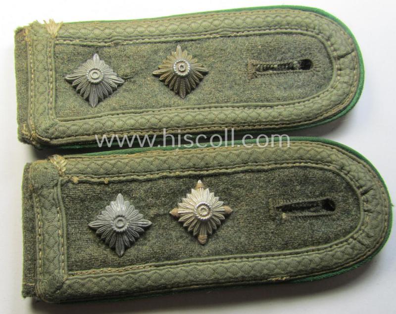 Pair of WH (Heeres) NCO-type (ie. 'M40- o. M43'-pattern) shoulderstraps: 'Oberfeldwebel eines Gebirgsjäger- o. Jäger-Rgts.'