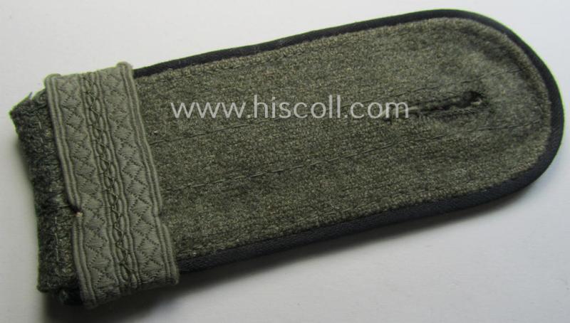 Single, 'M44'-pattern, 'simplified' WH (Heeres) EM-type shoulderstrap: 'Soldat u. Offz.-Anw. einer Pioniers-Abtlgs.'