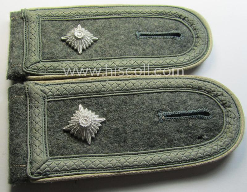 Pair of WH (Heeres) NCO-type shoulderstraps: 'Feldwebel eines Infanterie-Rgts.'