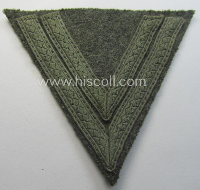 WH (Heeres) 'Armwinkel' (or: arm-chevron) as executed on typical field-grey-coloured wool: 'Obergefreiter'