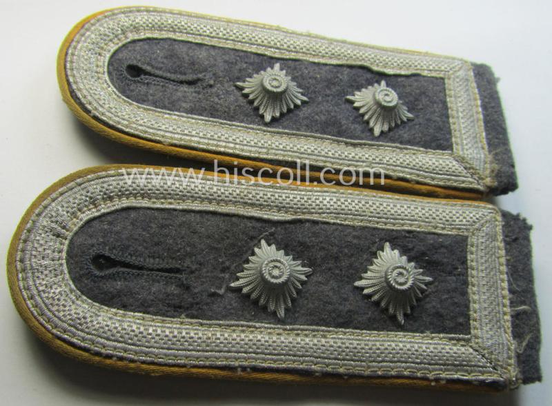 Pair of WH (Luftwaffe) NCO-type shoulderstraps: 'Ofwbl. der Flg. o. FJ-Truppen'