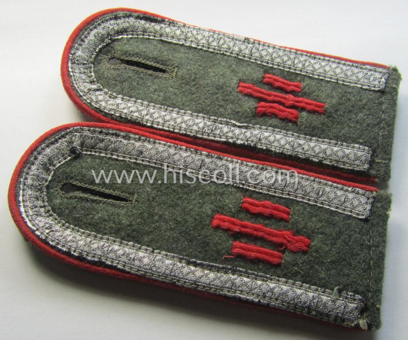 Pair of WH (Heeres) 'M41- o. M43'-) pattern, NCO-type shoulderstraps: 'Uffz. eines (Schw.)-Art.-Abtgs. o. Rgts.'