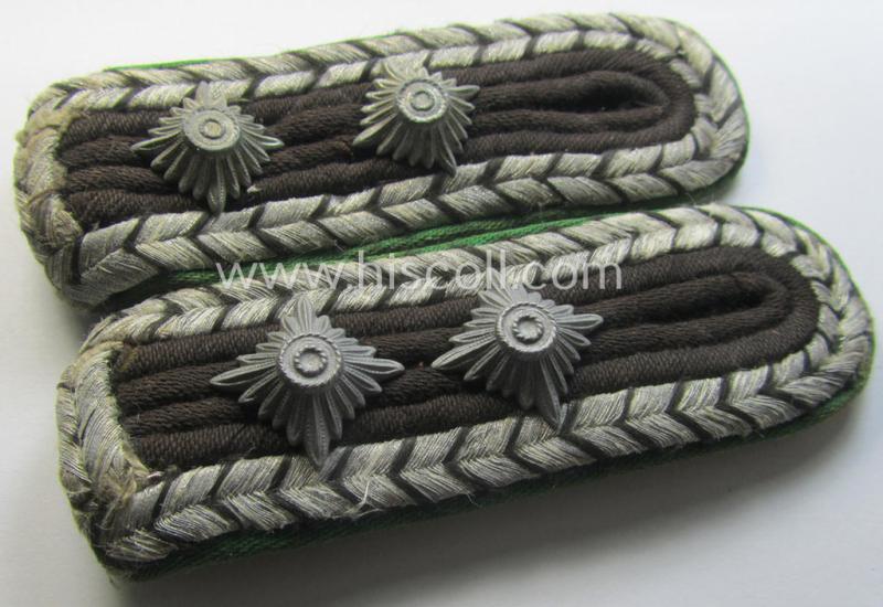 Pair of: 'Schutzpolizei'-related, NCO-pattern shoulderboards for a: 'Polizei'-official with the rank of: 'Hauptwachtmeister'
