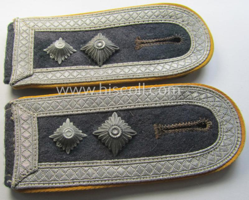 Pair of WH (Luftwaffe) NCO-type shoulderstraps: 'Ofwbl. der Flg. o. FJ-Truppen'