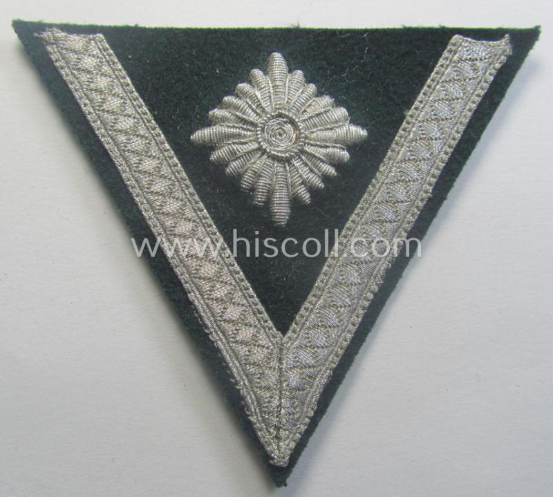 WH (Heeres) 'Armwinkel' (or: arm-chevron) as executed on typical darker-green-coloured wool as was specifically intended for usage by a soldier with the (unusually encountered!) rank of an: 'Obergefreiter mit mehr als 6 Dienstjahren'