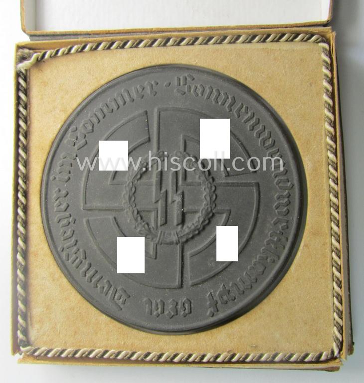 Regrettably damaged, earthenware (ie. 'Allach'-produced!): 'SS-Siegerplakette' as was issued during the: 'Sommer Sonnenwendwettkämpfen der SS' held in 1939 and that comes stored in its period, carton-based box as issued