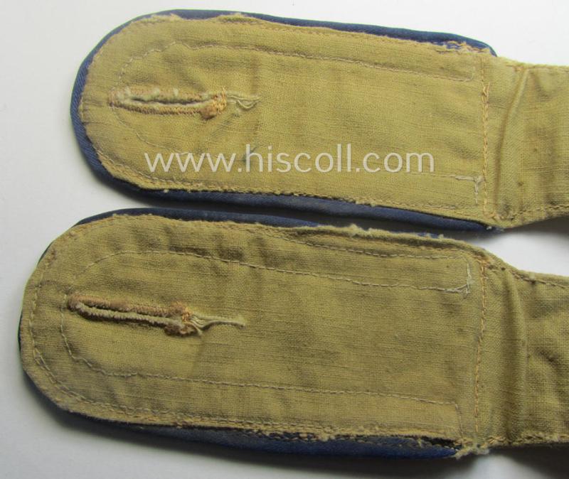 Pair of WH (Luftwaffe) 'tropical-styled' shoulderstraps (as was specifically for usage on the tropical-shirts ie. tunics) as was intended for usage by an: 'Uffz. der Sanitäts-Trpn.'