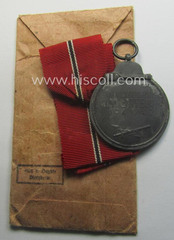 Fully matching medal-set: 'Winterschlacht im Osten 1941/42' as produced by the: 'Katz & Deyhle'-company being a clearly maker- (ie. '60'-marked) specimen that came stored in its original 'Zellstoff'-based pouch of issue as found