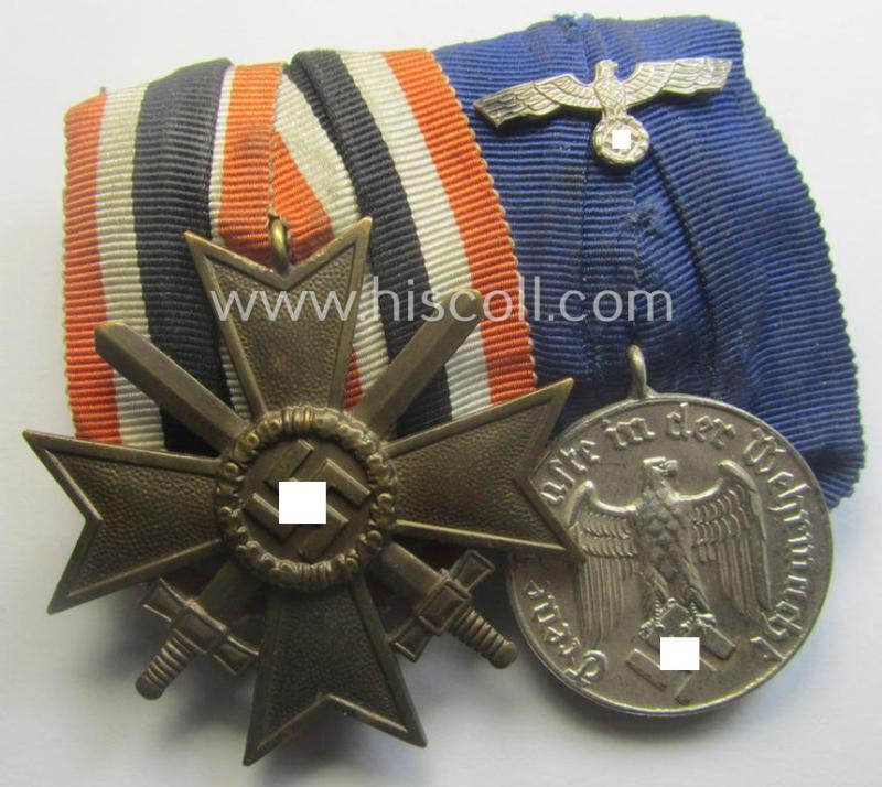 2-pieced, WH (Heeres o. Kriegsmarine) medal-bar (ie.: 'Doppelspange') resp. showing a: 'KvK II. Kl. Mit Schw.' and a: 'WH-DA der 4. Stufe'