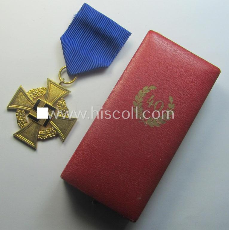 'Treuedienst Ehrenzeichen 1. Klasse' being a non-maker-marked example that comes in its neatly maker- (ie. 'Deschler & Sohn'-) marked etui