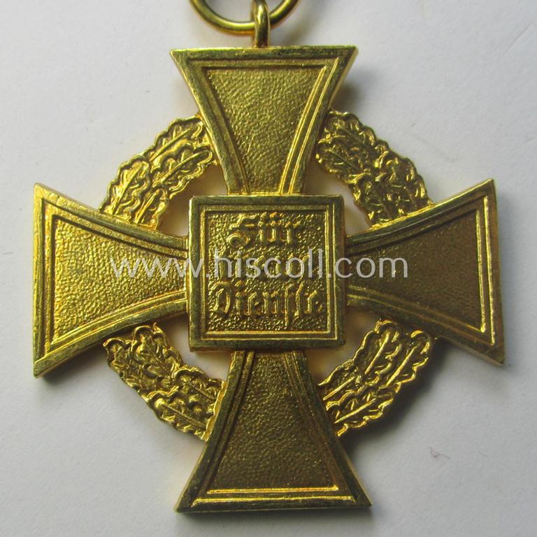 'Treuedienst Ehrenzeichen 1. Klasse' being a non-maker-marked example that comes in its neatly maker- (ie. 'Deschler & Sohn'-) marked etui