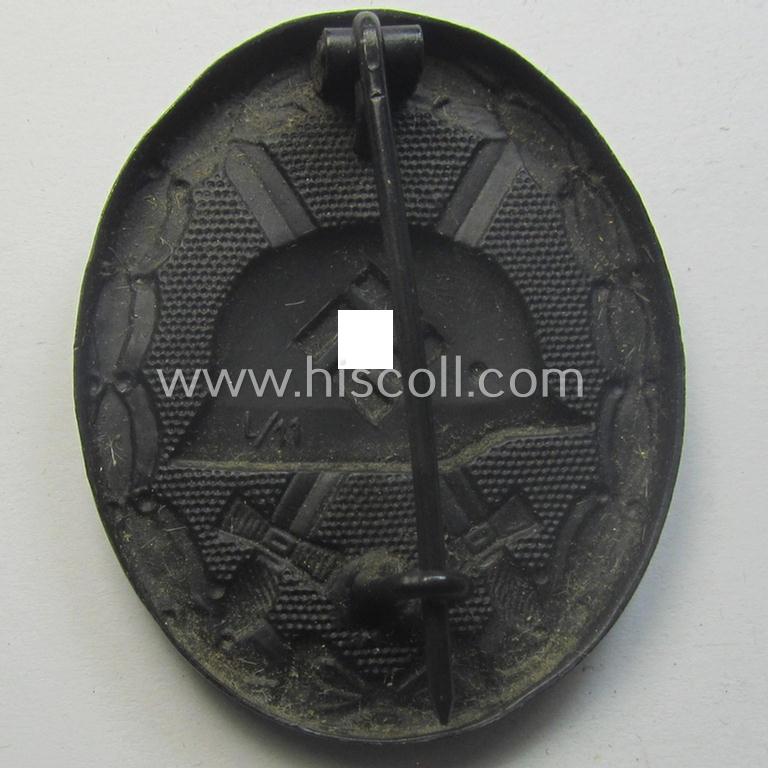 Medal-set: 'Verwundeten-Abz. in Schwarz' (or: black wound-badge) being a maker- (ie. 'L/11'-) marked specimen that comes packed in its original (generic-styled and 2-pieced) 'LDO'-type box of issue (both marked by the: 'Wilhelm Deumer'-company)