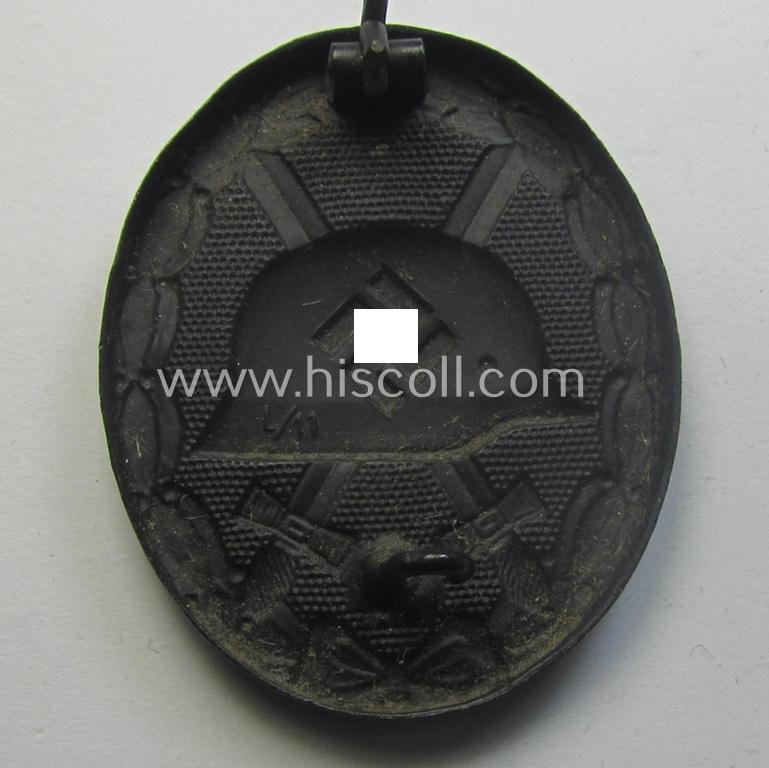 Medal-set: 'Verwundeten-Abz. in Schwarz' (or: black wound-badge) being a maker- (ie. 'L/11'-) marked specimen that comes packed in its original (generic-styled and 2-pieced) 'LDO'-type box of issue (both marked by the: 'Wilhelm Deumer'-company)