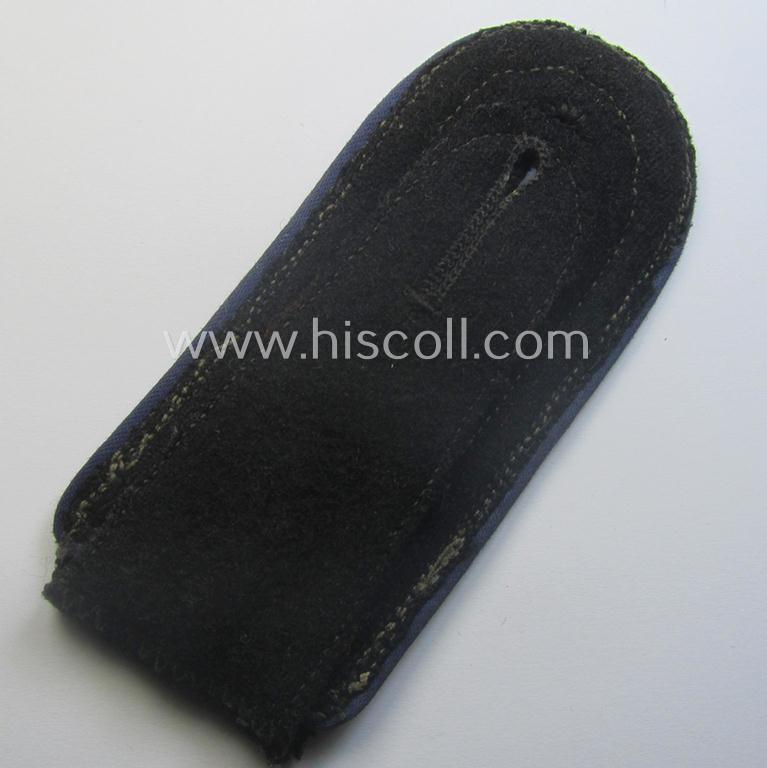 Single, Waffen-SS, NCO-type shoulderstrap as piped in the darker-blue-coloured branchcolour as was intended for usage by an: 'SS-Unterscharführer' who served within the: 'SS-Sanitäts-Trpn.'