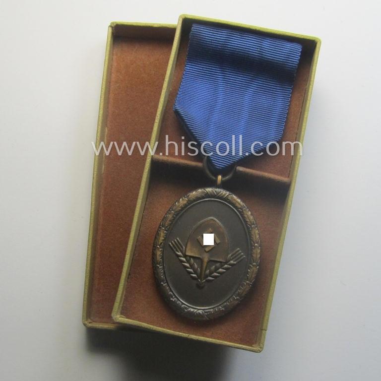 RAD (ie.'Reichsarbeitsdienst') so-called: 'Dienstauszeichnung 4. Stufe für Männer' (as was intended for 4 years loyal-service) that comes stored in its (scarcely seen and equally very nicely preserved!) light-brown-coloured box ie. etui