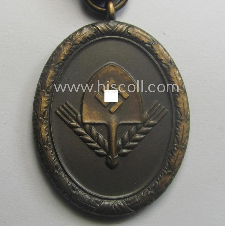 RAD (ie.'Reichsarbeitsdienst') so-called: 'Dienstauszeichnung 4. Stufe für Männer' (as was intended for 4 years loyal-service) that comes stored in its (scarcely seen and equally very nicely preserved!) light-brown-coloured box ie. etui