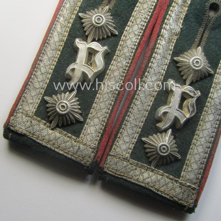 Pair of WH (Heeres) 'M36 o. M40'-pattern, neatly 'cyphered' NCO-type shoulderstraps: 'Oberfeldwebel eines Pz-Jäg.-Abtgs.'