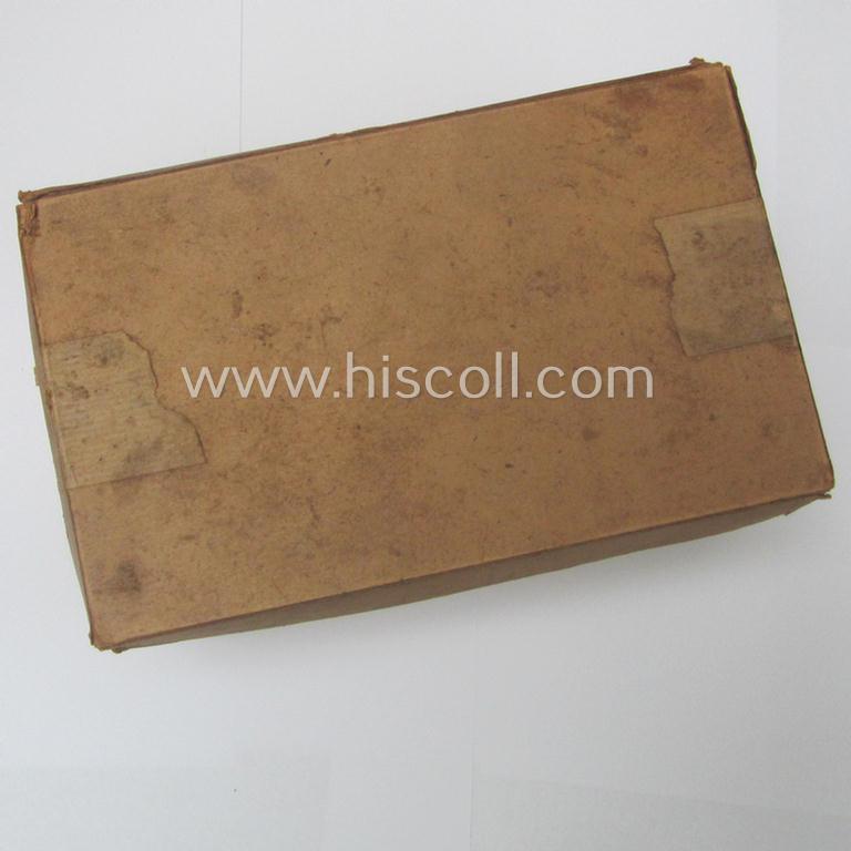 Stunning, 'Deutsches Schutzwall Ehrenzeichen' (aka: 'Westwall'-medal) being a (typical) non-maker-marked- and/or: 'Buntmetall'-based specimen that comes packed in its original pouch of issue by the: 'Friedrich Orth'-company